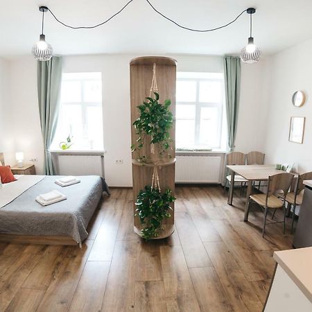 "Green Oasis Apartment" Львов Экстерьер фото